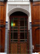 Casa Aya Medina: painted doors and stucco plaster decorations