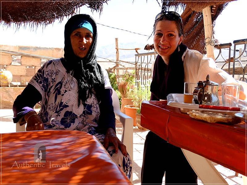 Tamtettouchte village: Aicha invited me for tea and sweets (magic moments) 