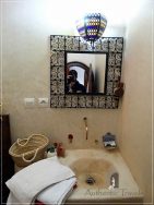 Dar Kamal Chaoui: bathroom with tadelakt polish