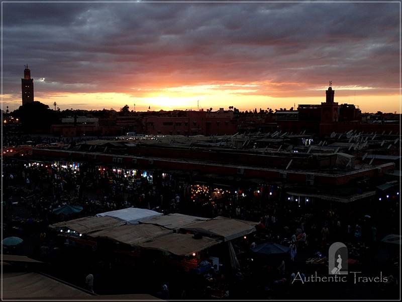Marrakesh: Djemaa el-Fna square at night