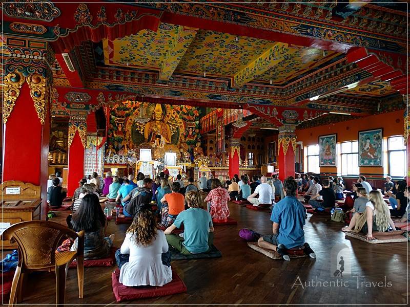 Kopan Monastery: the gompa full of people during the teachings