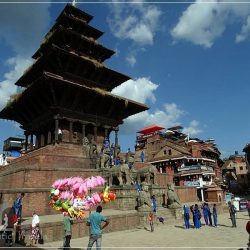 Kathmandu Valley: Bhaktapur - Taumadhi Tole - Nyatapola Temple