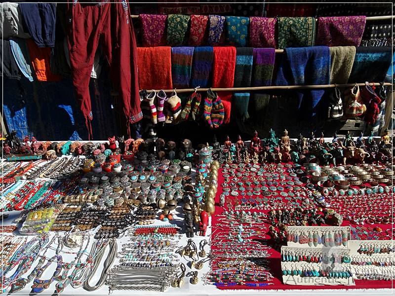 Ghorepani Trek: stroller shop with Tibetan jewels