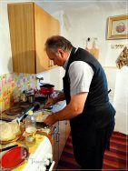 Etno House Shancheva - Stevce cooking breakfast